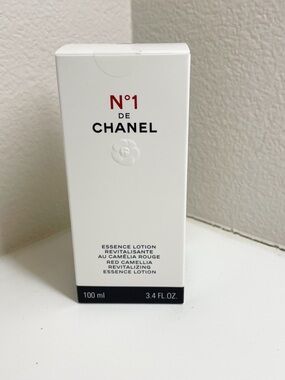 N°1 DE CHANEL Revitalizing Essence Lotion